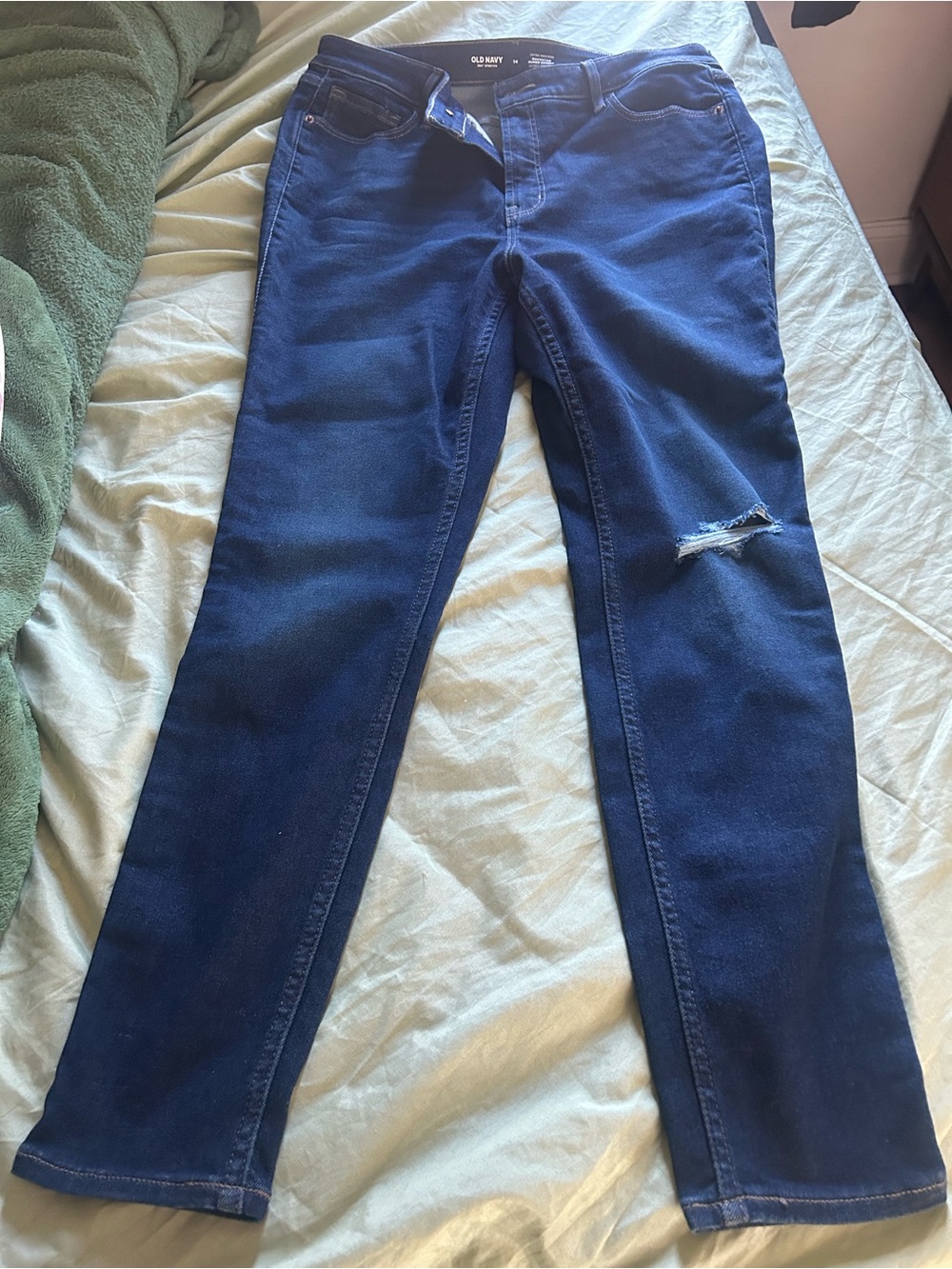 Old Navy rockstar super Skinny Jeans with Knee Distress 14
